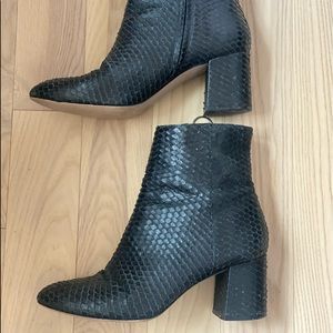 Able celina ankle boot